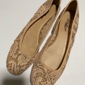 Lace flats